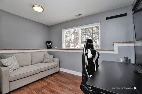 $265,000 | 1493 St James Court, Gurnee, IL 60031