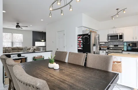 $265,000 | 1493 St James Court, Gurnee, IL 60031