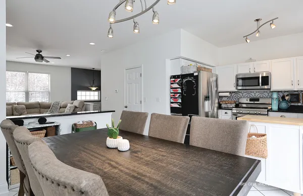 $265,000 | 1493 St James Court, Gurnee, IL 60031