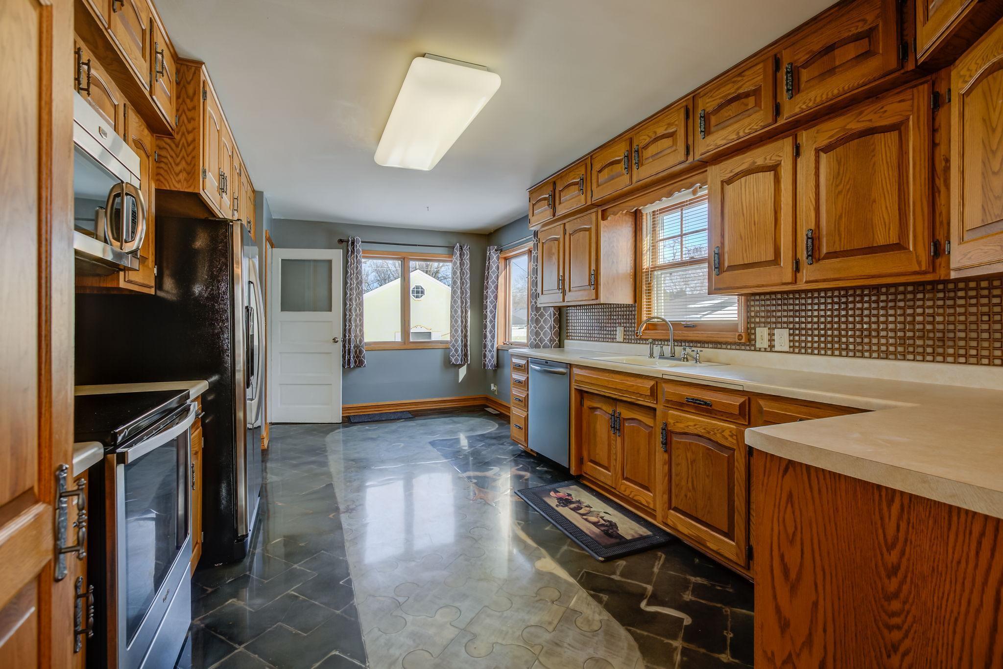 404 4th Street Kenyon, MN 55946 - Photo 4 of 19 Gallery Image 4