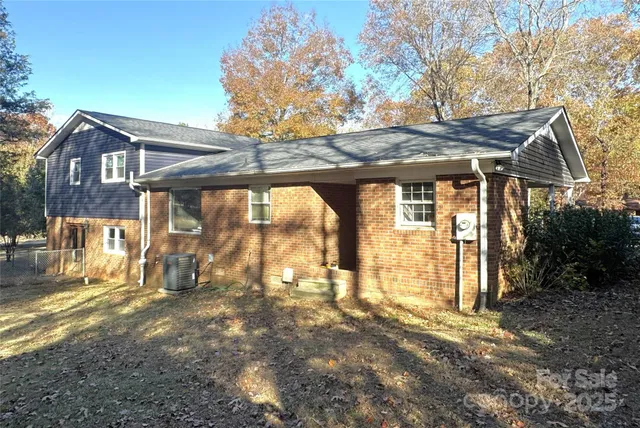 a view of a house with a large tree
