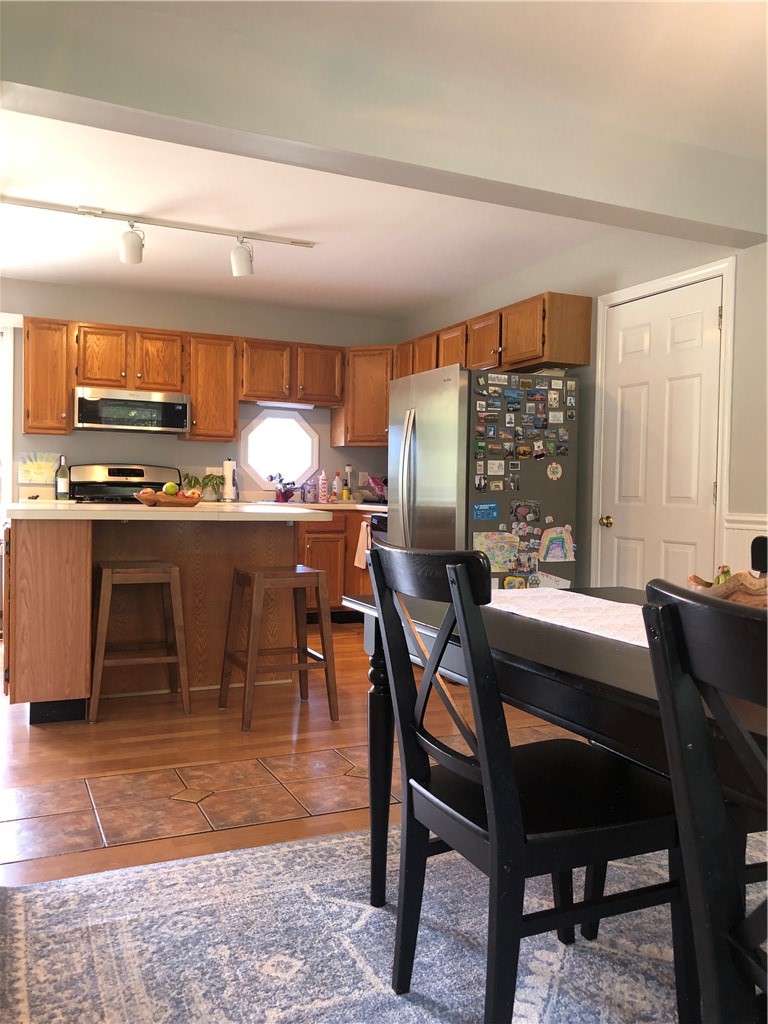 135 Spring Hill Road Portsmouth, RI 02871 - Photo 5 of 19
