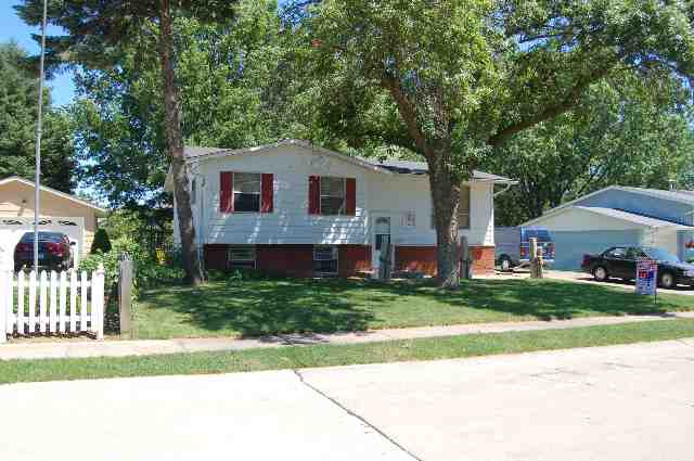3329 Fairhaven Road Davenport, IA 52807 - Photo 4 of 5 Gallery Image 4