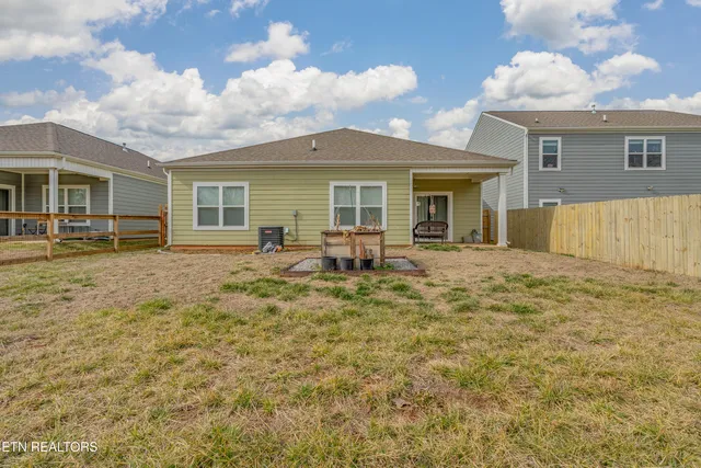 $399,900 | 1573 Hampton Pl Circle, Loudon, TN 37774