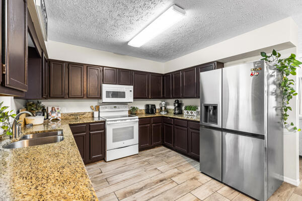 4705 Sunset Boulevard Fort Pierce, FL 34982 - Photo 13 of 32 Kitchen