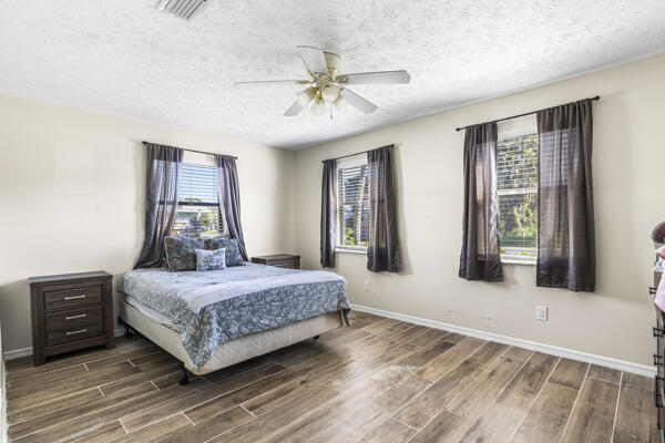 4705 Sunset Boulevard Fort Pierce, FL 34982 - Photo 18 of 32 Guest Room
