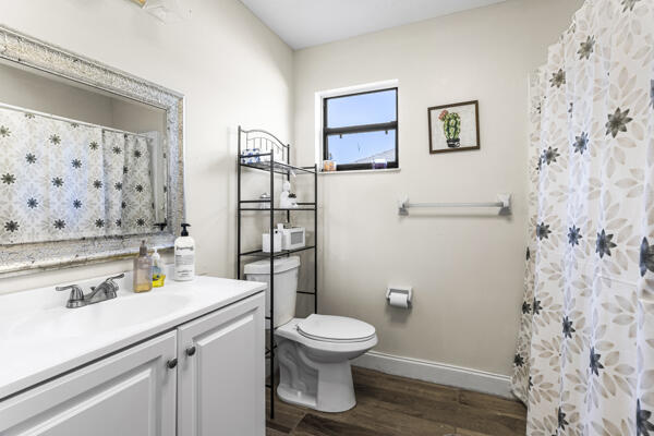 4705 Sunset Boulevard Fort Pierce, FL 34982 - Photo 22 of 32 Guest Bath