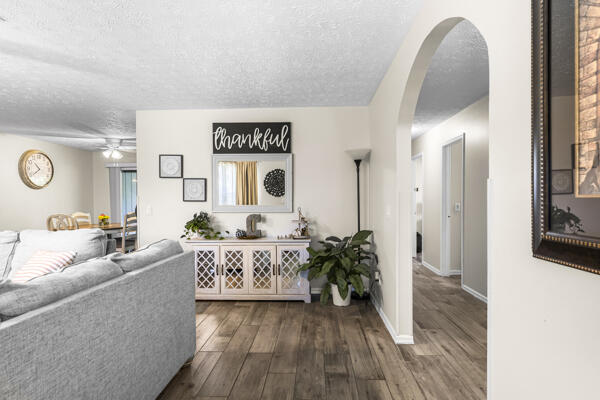 4705 Sunset Boulevard Fort Pierce, FL 34982 - Photo 5 of 32 Interior entrance