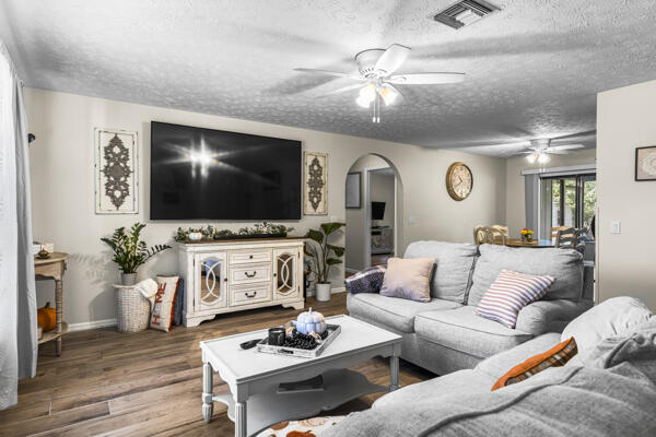4705 Sunset Boulevard Fort Pierce, FL 34982 - Photo 6 of 32 Living
