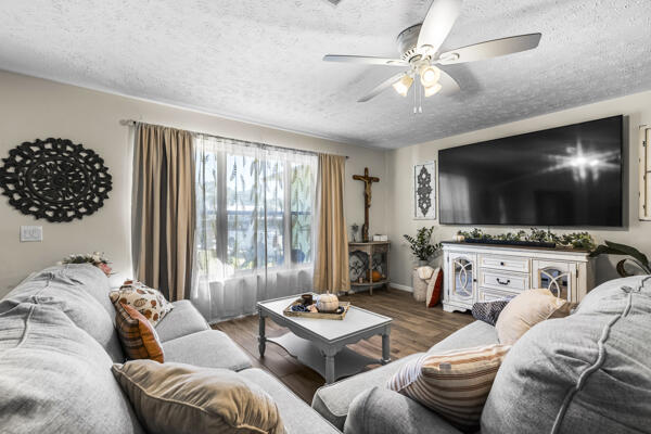 4705 Sunset Boulevard Fort Pierce, FL 34982 - Photo 7 of 32 Living 2