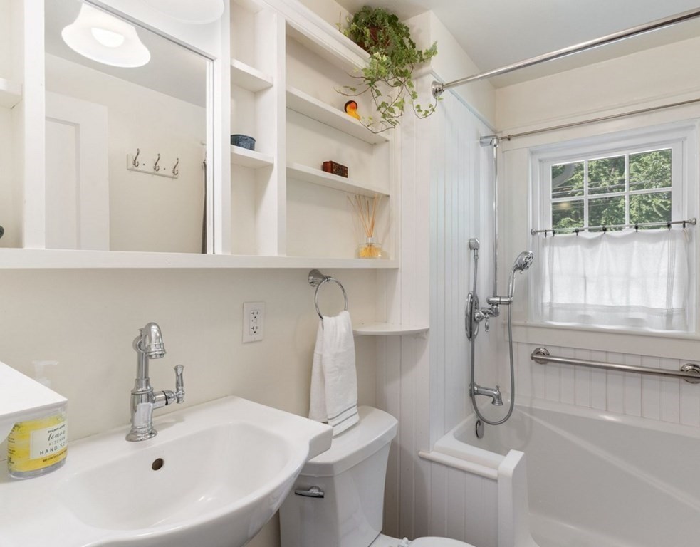 8 Merriam Road Grafton, MA 01519 - Photo 17 of 33 Gallery Image 17