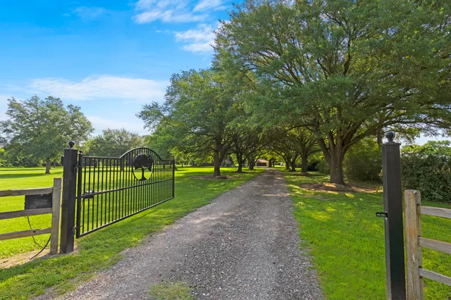 $3,950 | 21652 Mueschke Road, Tomball, TX 77377