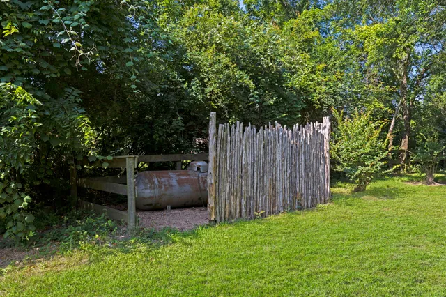 $3,950 | 21652 Mueschke Road, Tomball, TX 77377