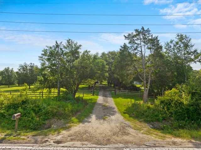 $3,950 | 21652 Mueschke Road, Tomball, TX 77377