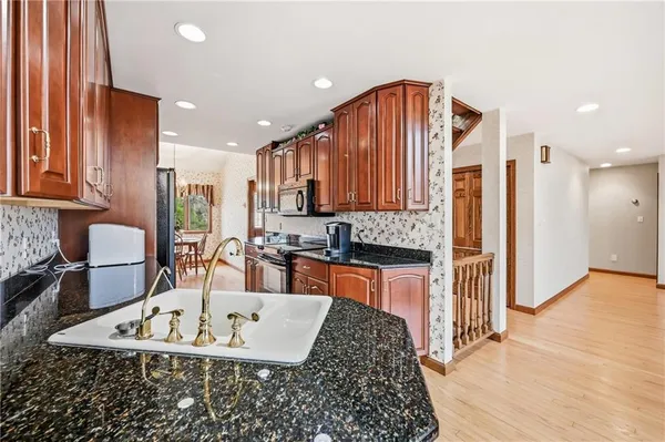 $499,900 | 180 Oakview Drive, Hermitage, PA 16148