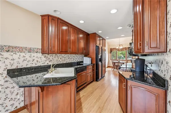 $499,900 | 180 Oakview Drive, Hermitage, PA 16148