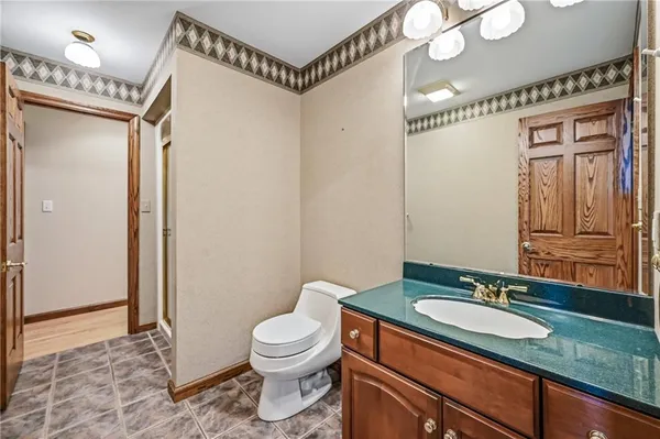 $499,900 | 180 Oakview Drive, Hermitage, PA 16148