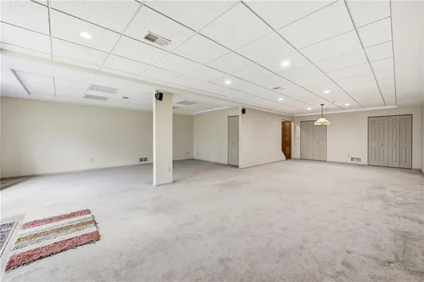 $499,900 | 180 Oakview Drive, Hermitage, PA 16148