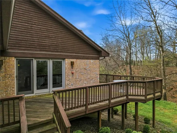 $499,900 | 180 Oakview Drive, Hermitage, PA 16148