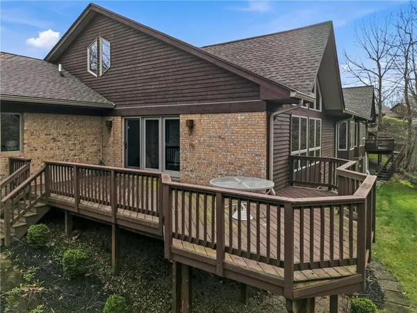 $499,900 | 180 Oakview Drive, Hermitage, PA 16148