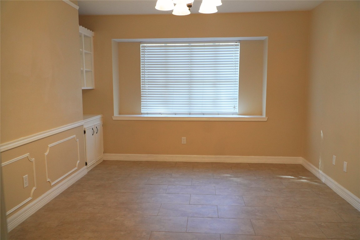 25314 Hickory Valley Lane Spring, TX 77373 - Photo 15 of 33 an empty room with a window
