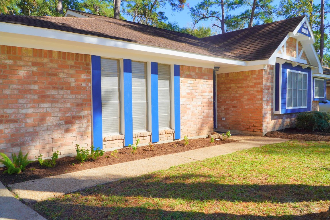 25314 Hickory Valley Lane Spring, TX 77373 - Photo 3 of 33 a view of swimming pool with an outdoor seating