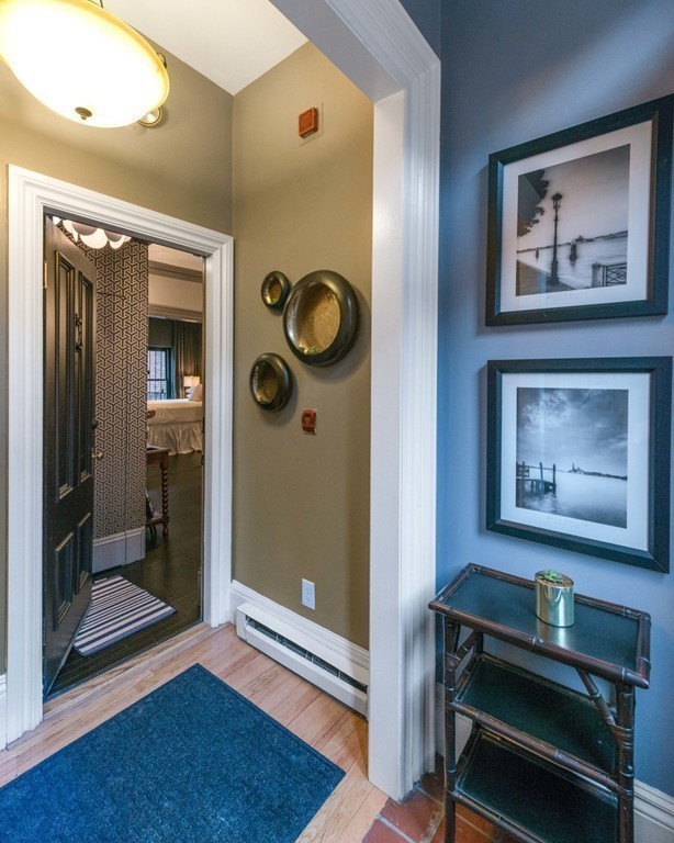 15 East Springfield Street, Unit 2 Boston, MA 02118 - Photo 16 of 17 a hallway with furniture and a window