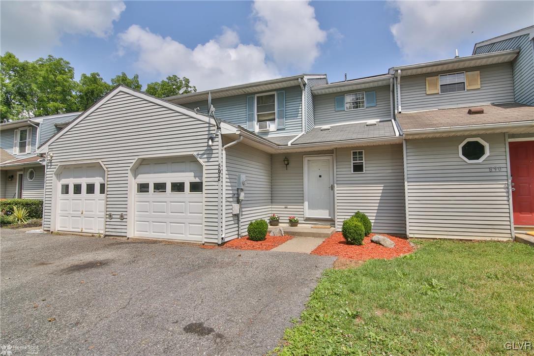 892 Briarstone Road Bethlehem, PA 18017 - Photo 2 of 30 Gallery Image 2
