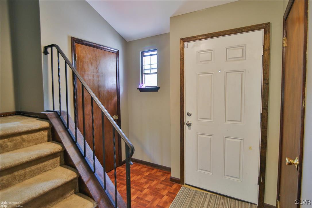 892 Briarstone Road Bethlehem, PA 18017 - Photo 4 of 30 Gallery Image 4