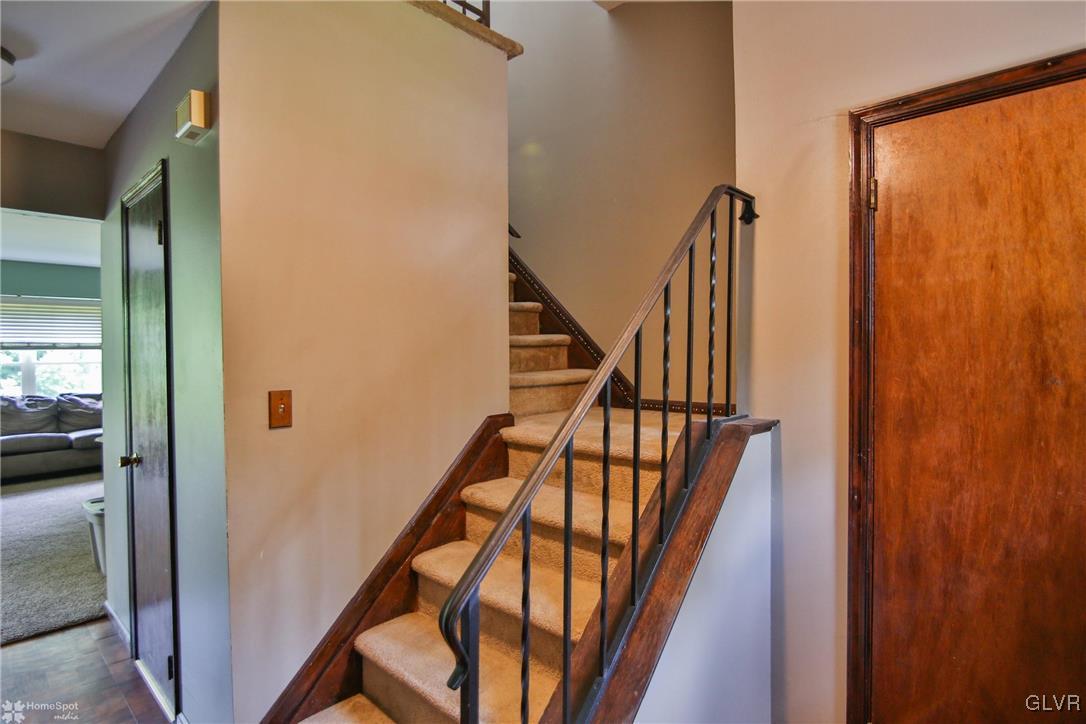 892 Briarstone Road Bethlehem, PA 18017 - Photo 5 of 30 Gallery Image 5