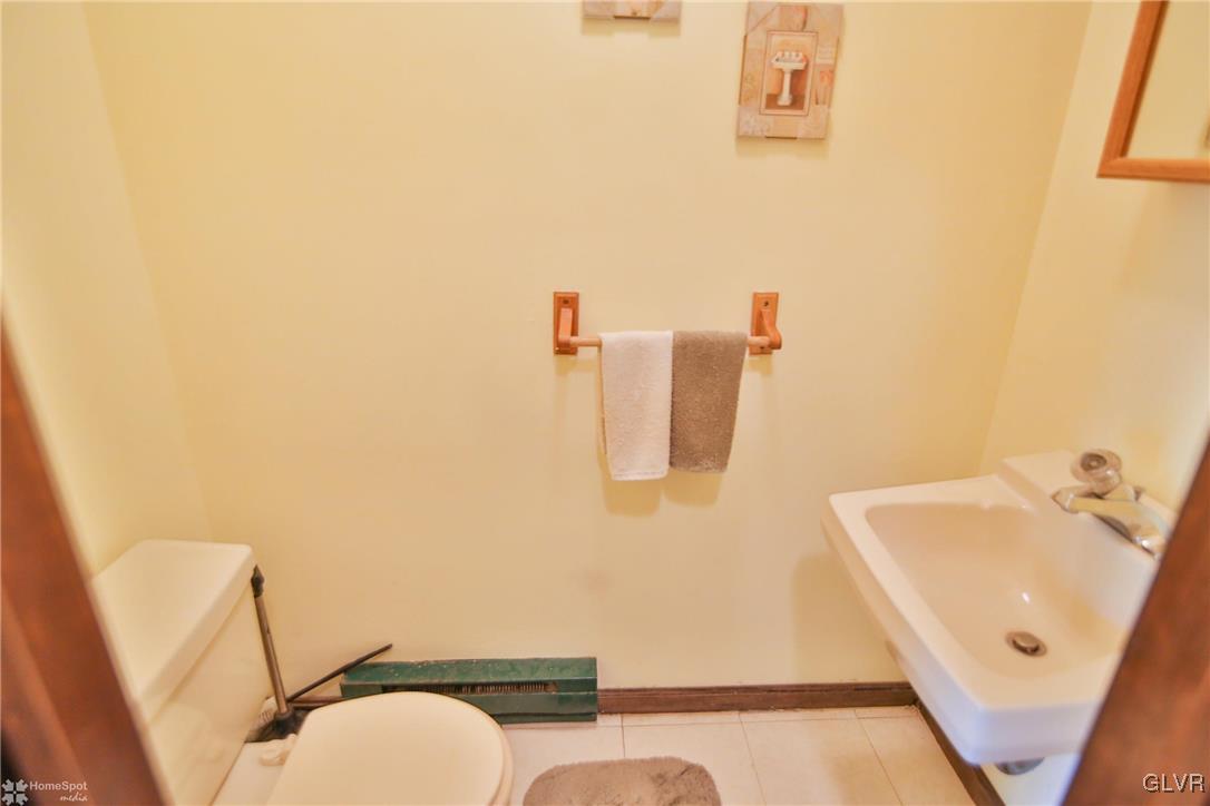 892 Briarstone Road Bethlehem, PA 18017 - Photo 8 of 30 Gallery Image 8