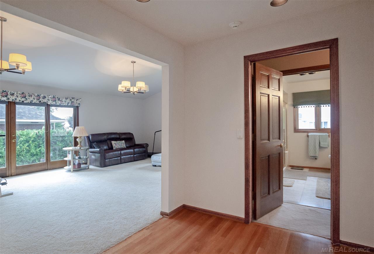 987 Lake Shore Road Grosse Pointe Shores, MI 48236 - Photo 8 of 54