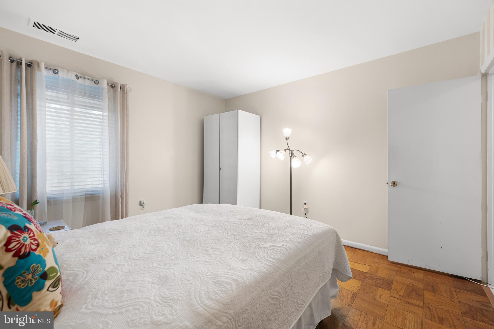11 Hamill Road, Unit 11E Baltimore, MD 21210 - Photo 23 of 32 Bedroom 2