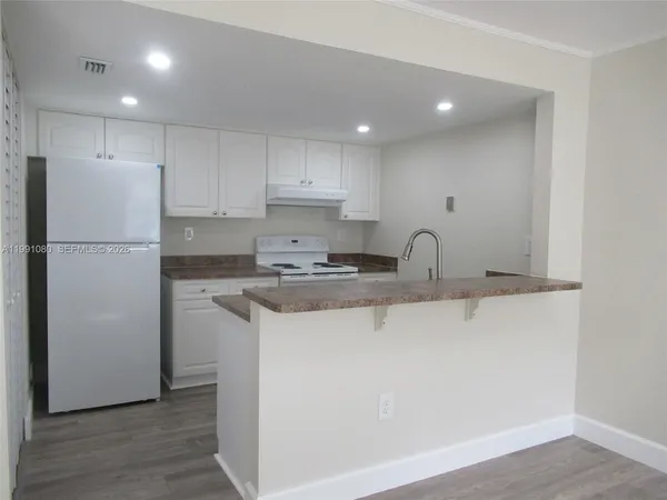 $2,800 | 6825 Southwest 45th Lane, Unit 12, Miami, FL 33155