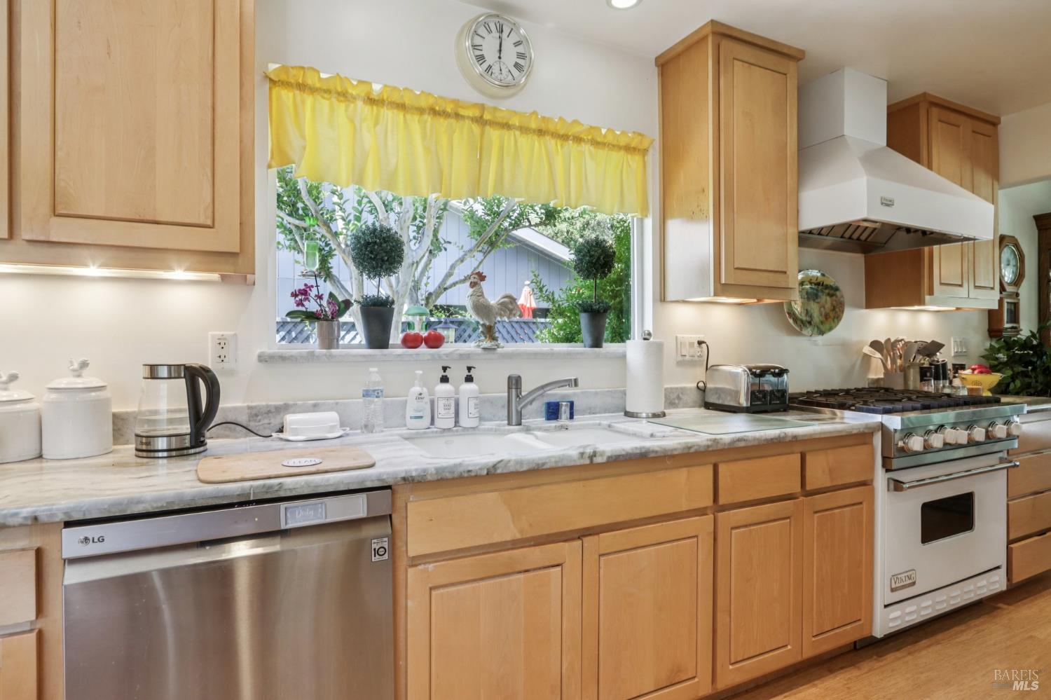 322 Mockingbird Circle Santa Rosa, CA 95409 - Photo 9 of 44 a kitchen with stainless steel appliances granite countertop a sink a stove and cabinets