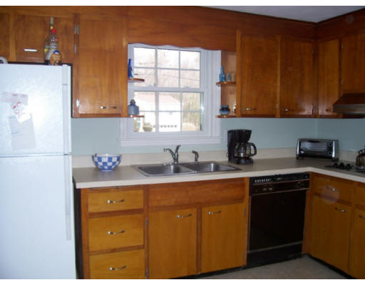 67 Bradford Road Hanover, MA 02339 - Photo 4 of 6 Gallery Image 4