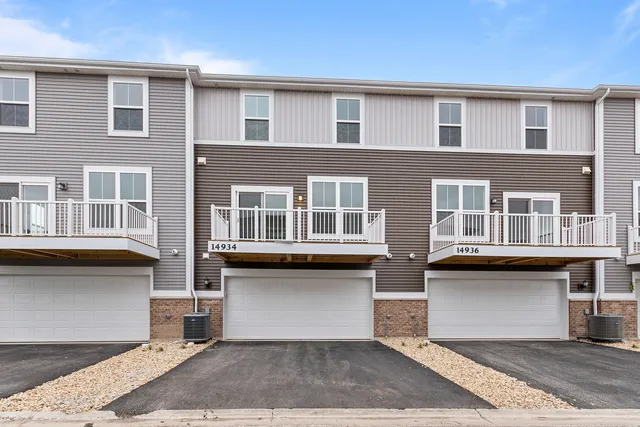 $2,700 | 14942 South Dyer Lane, Plainfield, IL 60544