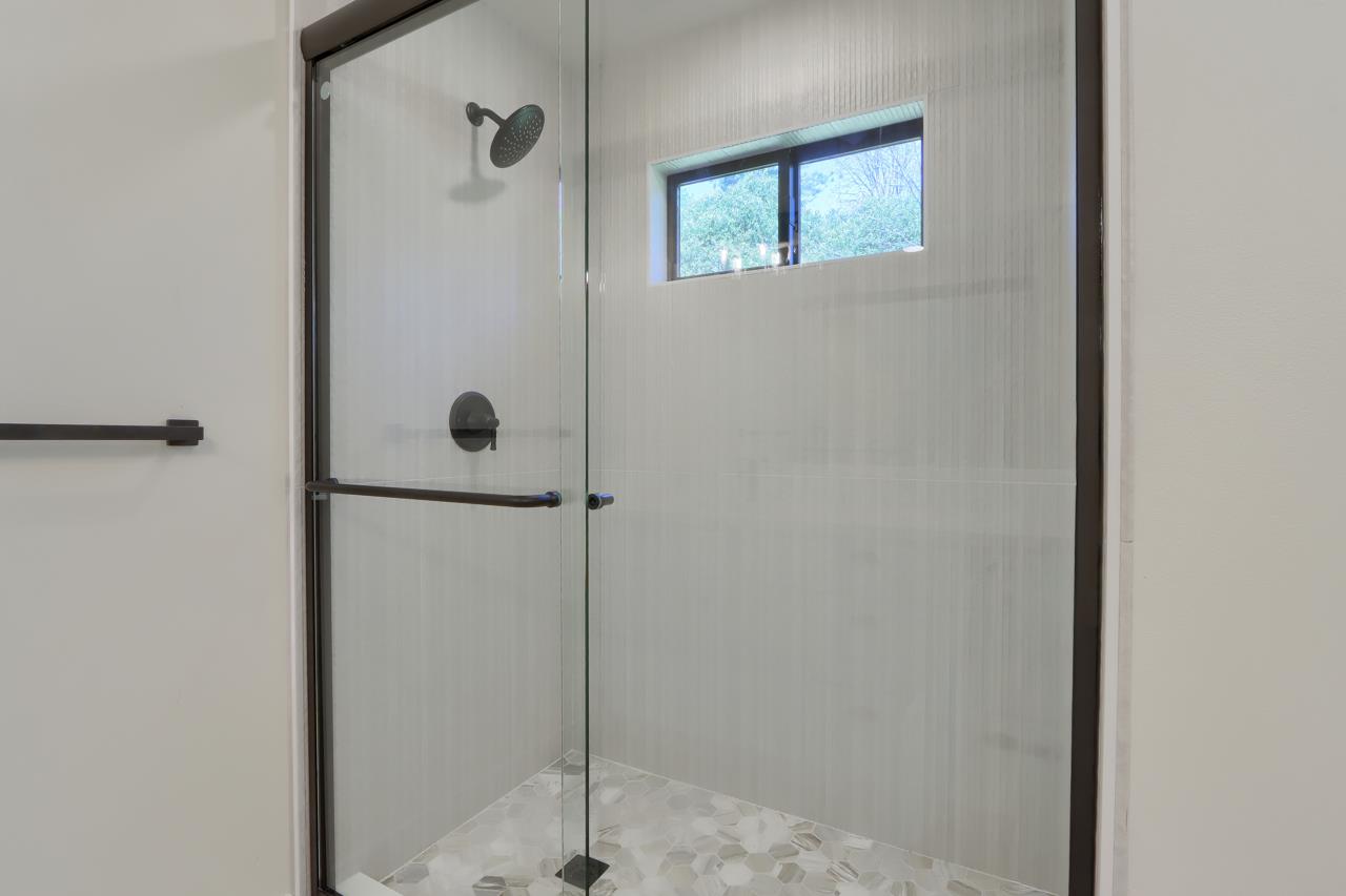 3181 Triangle Park Road Mariposa, CA 95338 - Photo 25 of 46 Primary Shower