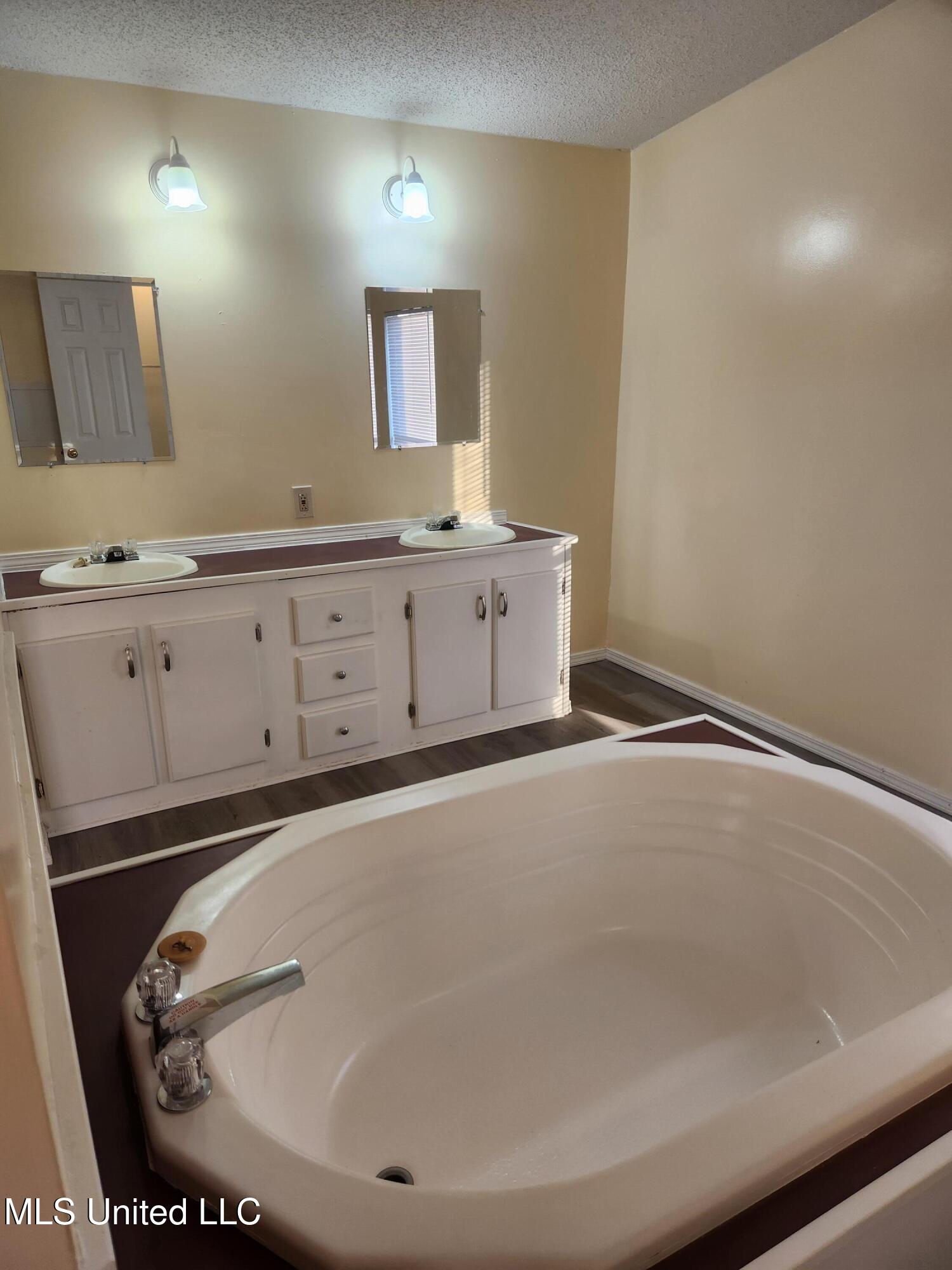 9267 Cuandet Road, Unit 23 Gulfport, MS 39503 - Photo 11 of 19 20250212_170214