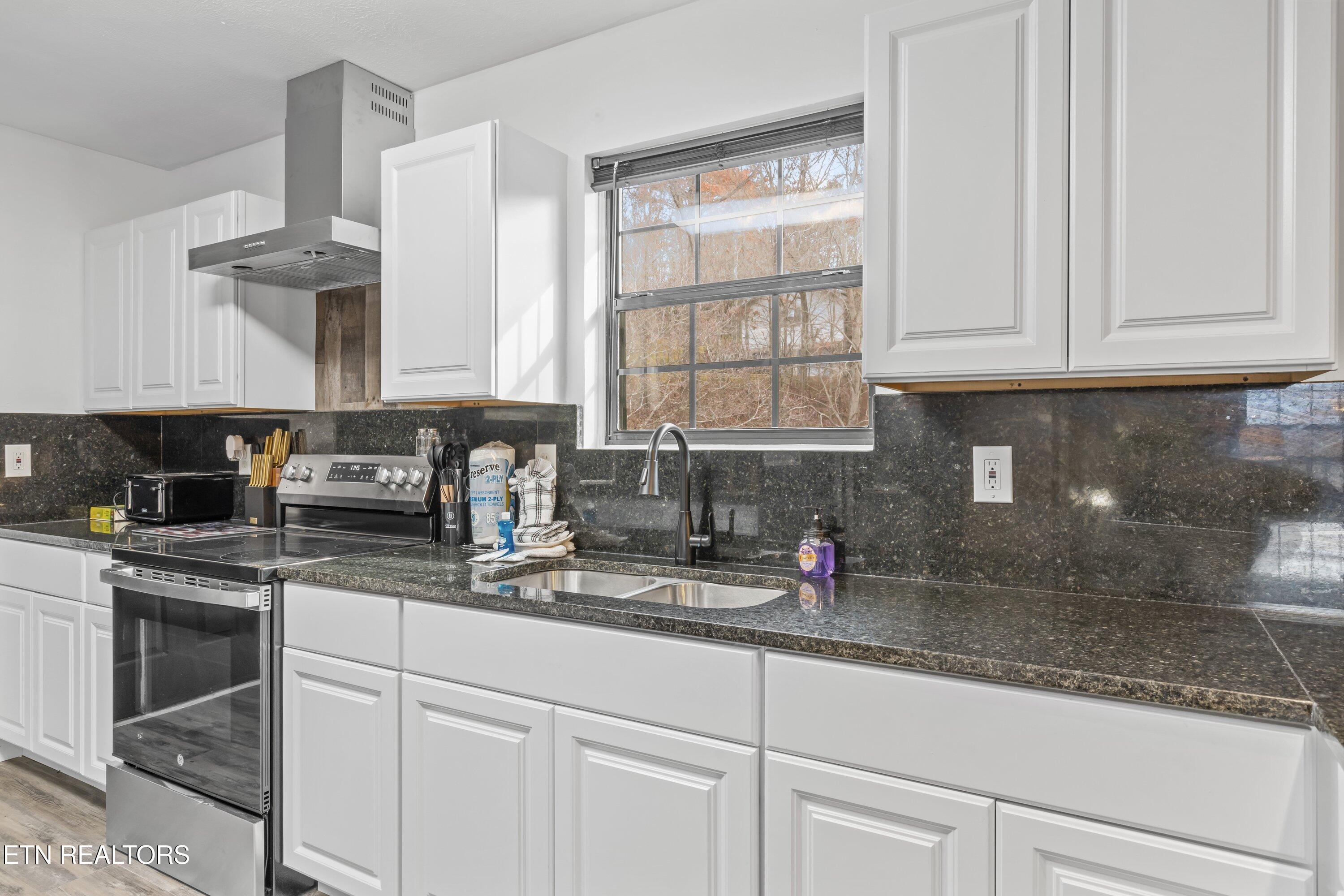 3030 Engle Town Road Sevierville, TN 37862 - Photo 15 of 39 kitchen2