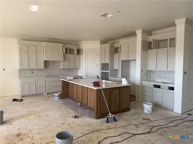 $690,900 | 1614 Hunt Drive, Salado, TX 76571