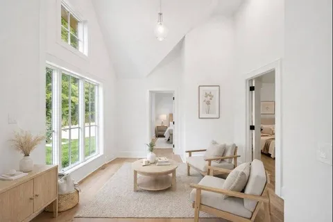 $6,795,000 | 206 Water Hole Road, East Hampton, NY 11937