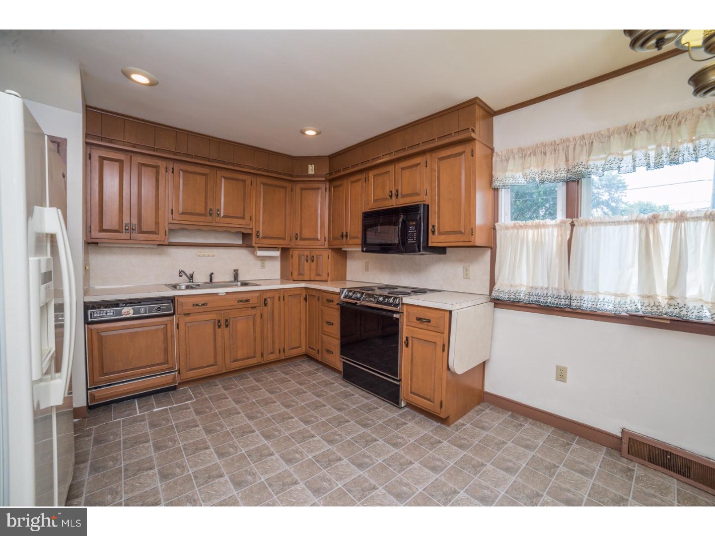 520 Harding Avenue Reading, PA 19607 - Photo 11 of 23 Kitchen