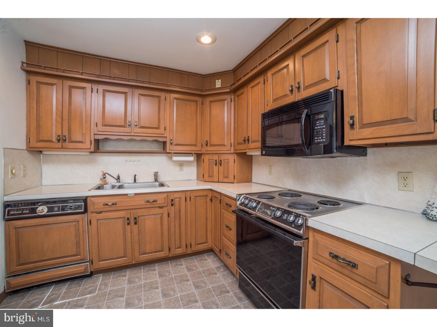 520 Harding Avenue Reading, PA 19607 - Photo 13 of 23 Kitchen