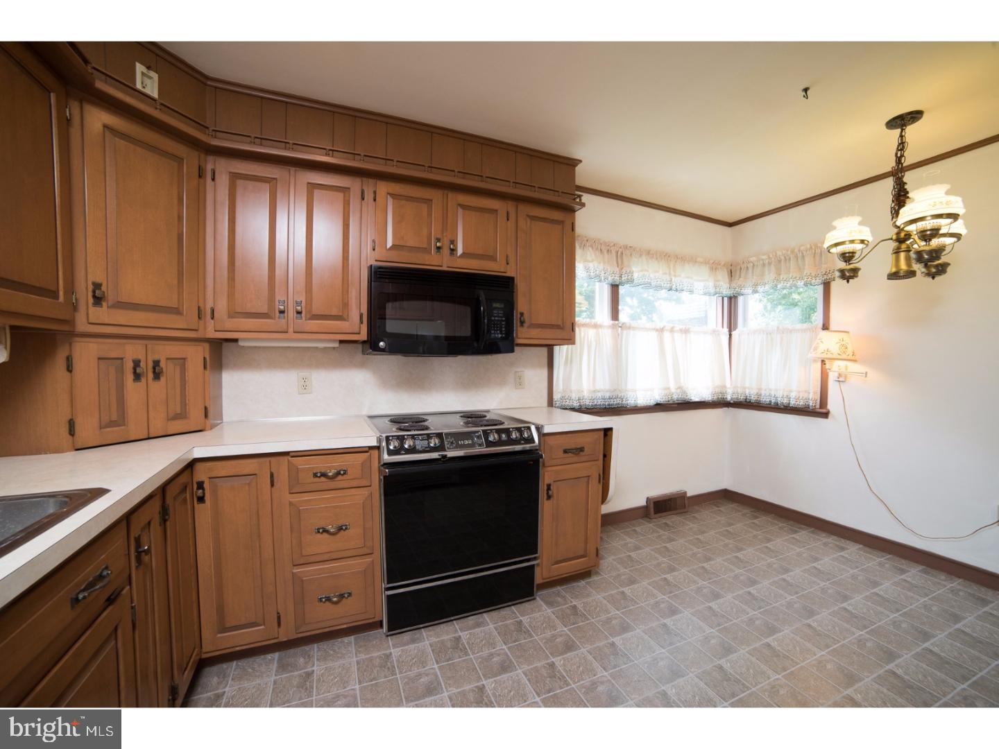 520 Harding Avenue Reading, PA 19607 - Photo 14 of 23 Kitchen