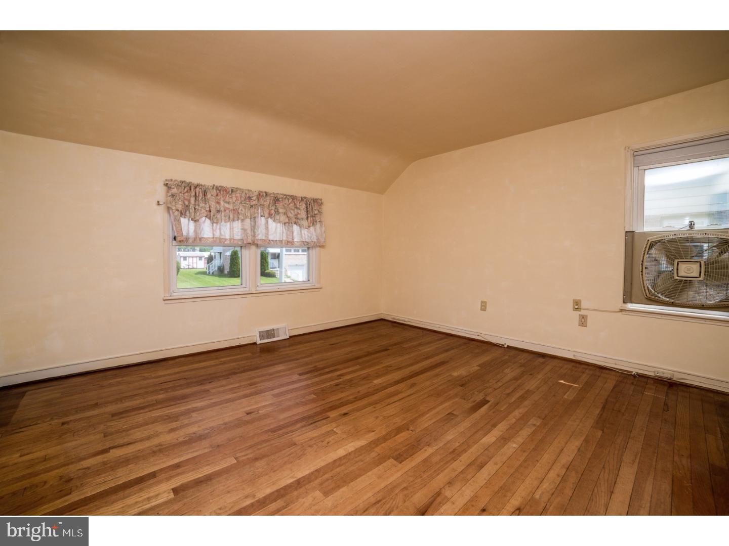 520 Harding Avenue Reading, PA 19607 - Photo 15 of 23 Bedroom - Main