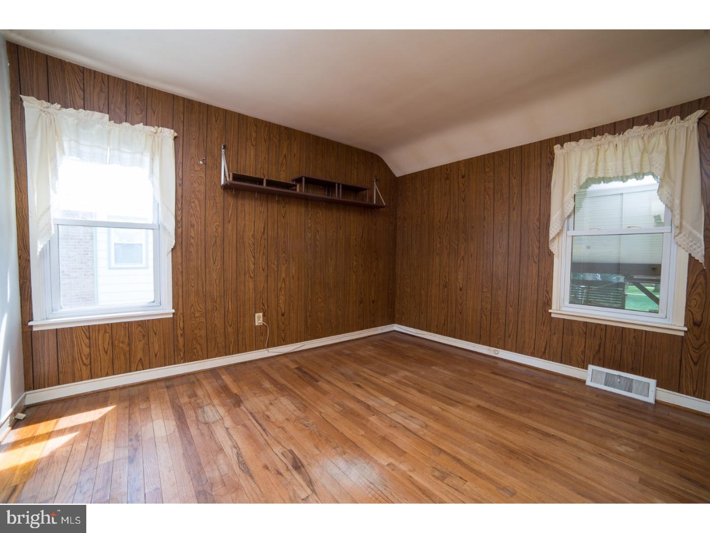520 Harding Avenue Reading, PA 19607 - Photo 16 of 23 Bedroom 2
