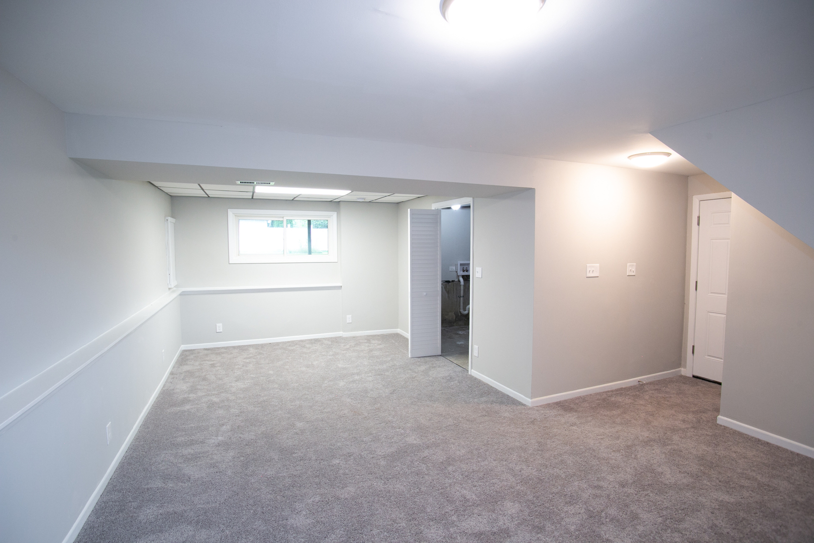 N169 North Prince Crossing Road West Chicago, IL 60185 - Photo 18 of 21 an empty room with windows and closet