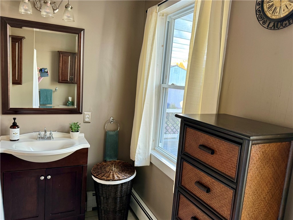 122 Greenville Road North Smithfield, RI 02896 - Photo 11 of 20 Primary bathroom includes tub and shower.