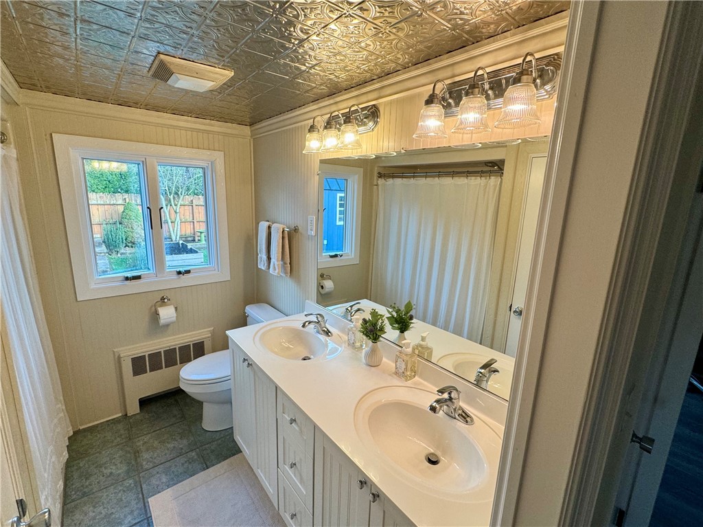122 Greenville Road North Smithfield, RI 02896 - Photo 15 of 20 Guest bathroom includes tub and shower.